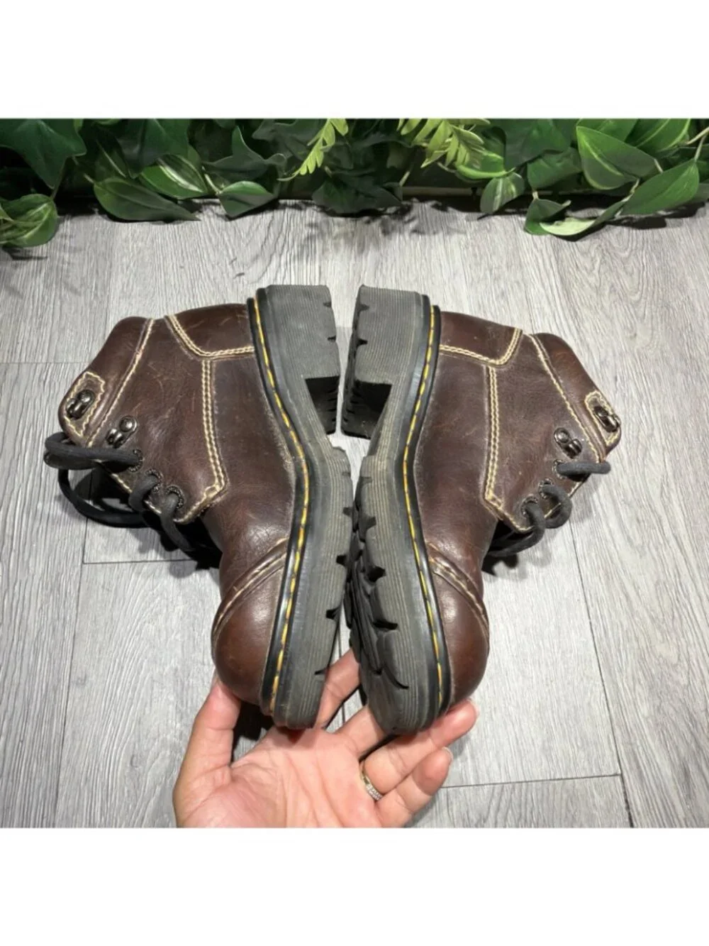 VTG Dr. Martens Brown Leather Ankle Boots 9275 England Sz W 7 Combat Y2K - 90s